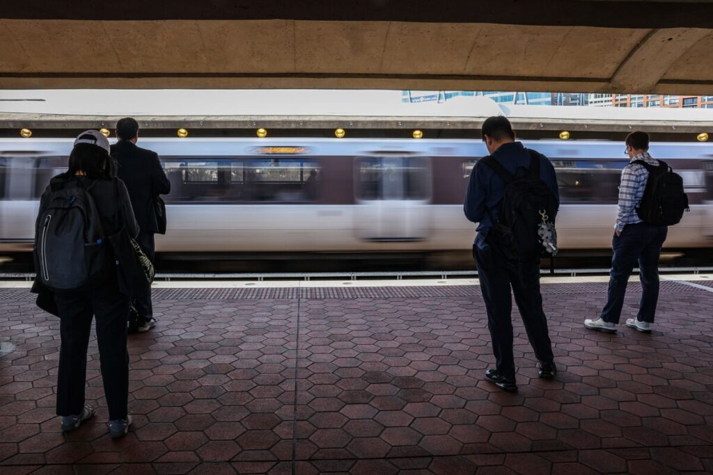 US Jobs Report Set to Reveal Solid Growth, Steady Unemployment Rate