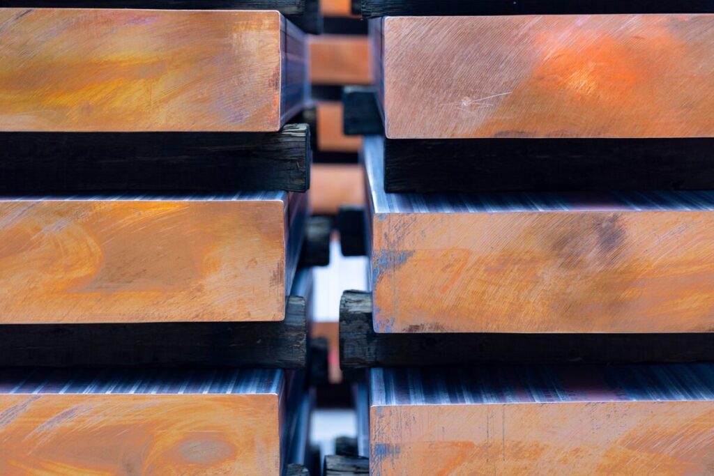 Aluminum Declines as EGA Restarts Key Alumina Refinery in UAE