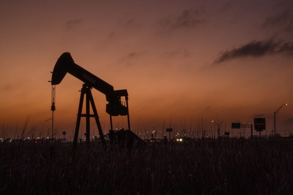 Oil Wavers as Persian Gulf Flows Surge Toward Pre-War Levels